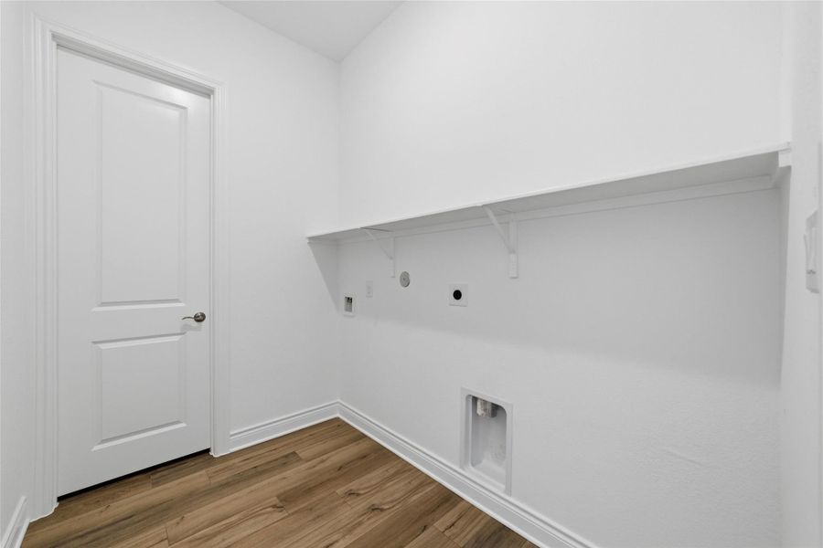 Spacious, unfurnished interior of a new home in Katy Court, Katy (Image 29).