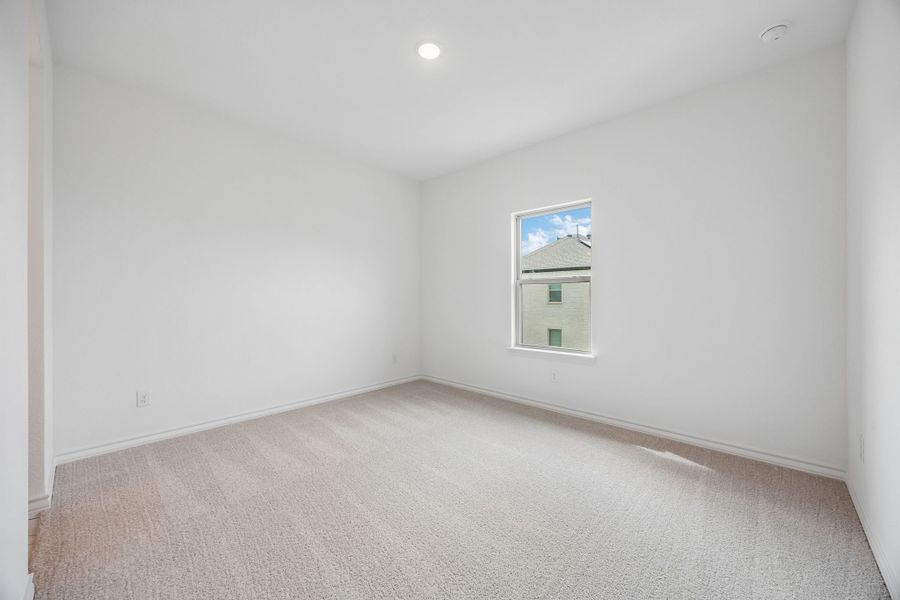Spacious, unfurnished interior of a new home in Country Lakes, Denton (Image 31).