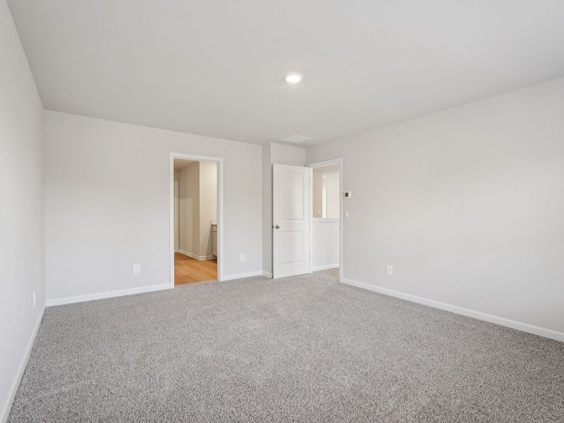 Spacious, unfurnished interior of a new home in Ivey Township, Dallas (Image 17).