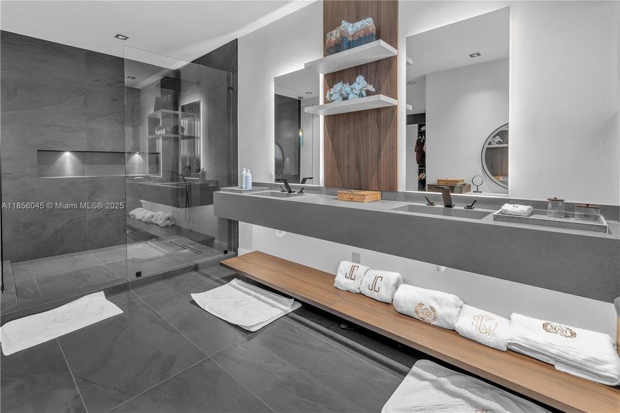 Furnished interior view inside a new home in , Miramar (Image 4).