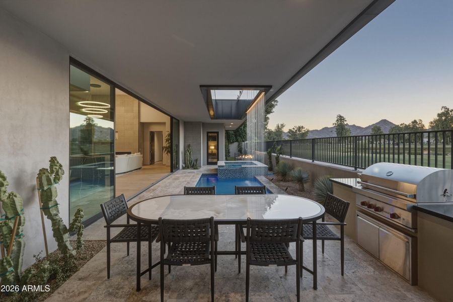059_Cascading Pool Outdoor Dining 059_Cascading Pool Outdoor Dining