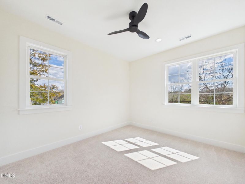 CAM01608G0-PR0128-STILL047