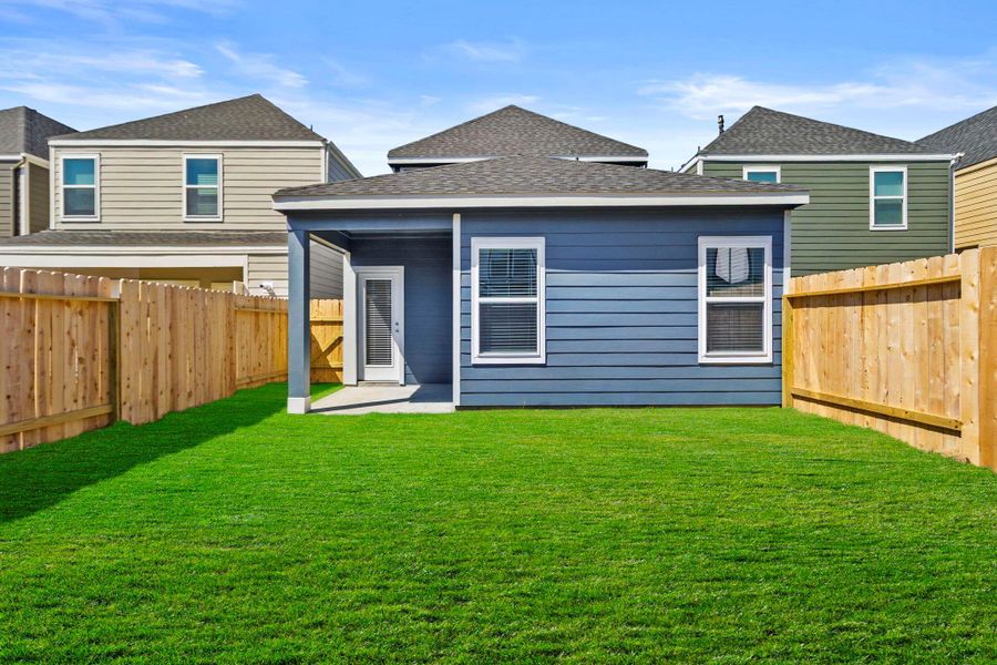 Exterior details and patio area of a home in Grand West, Houston (Image 4).