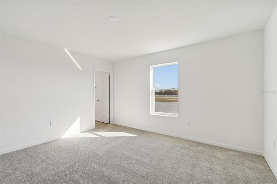 Spacious, unfurnished interior of a new home in Southpointe, Palmetto (Image 15).
