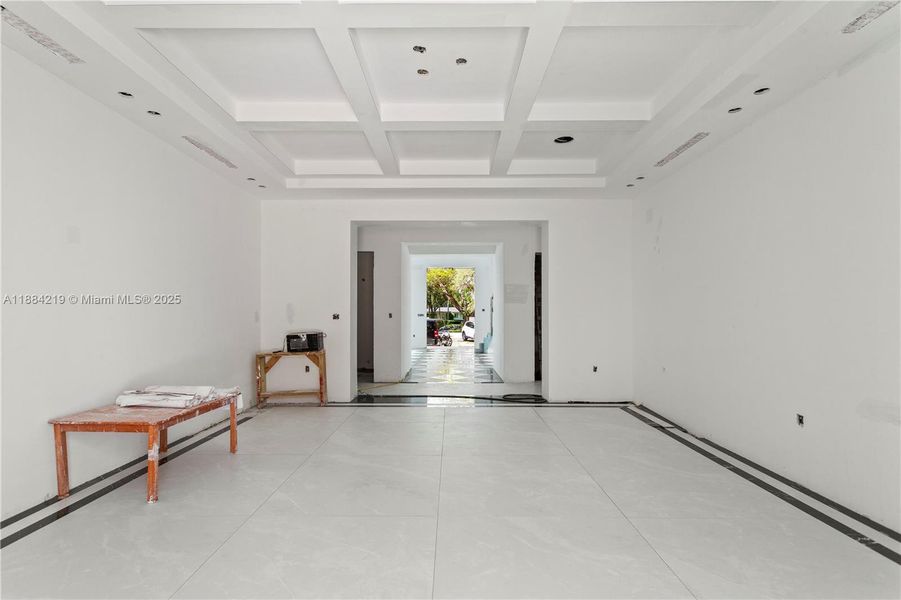 Spacious, unfurnished interior of a new home in , Pinecrest (Image 19).