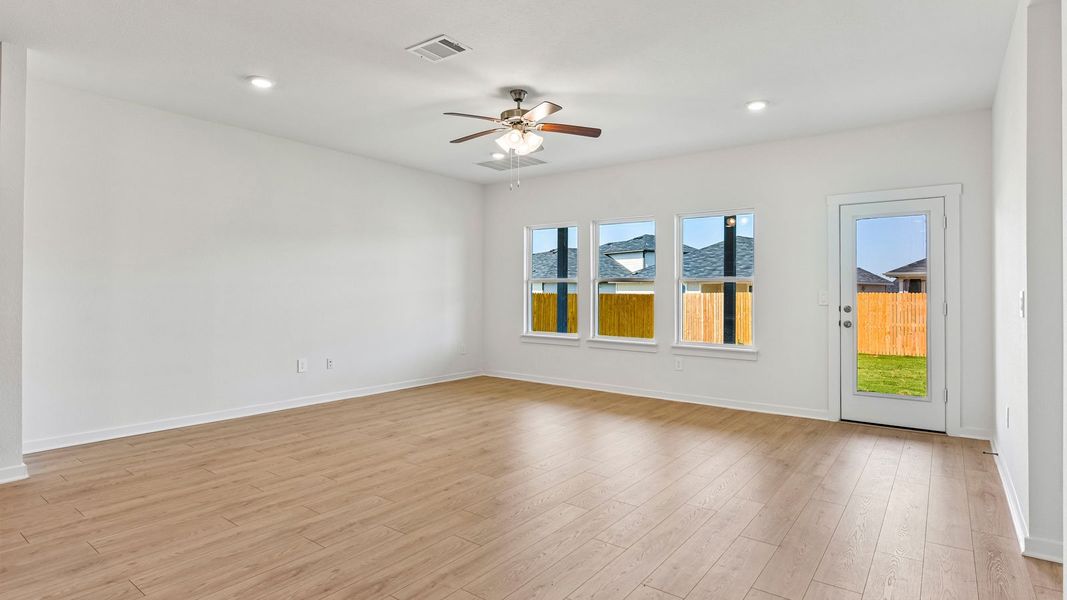 Spacious, unfurnished interior of a new home in Monarch Ranch, Manor (Image 19).