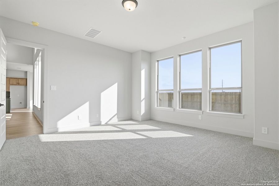 Spacious, unfurnished interior of a new home in Haby Hill 60s, San Antonio (Image 37).