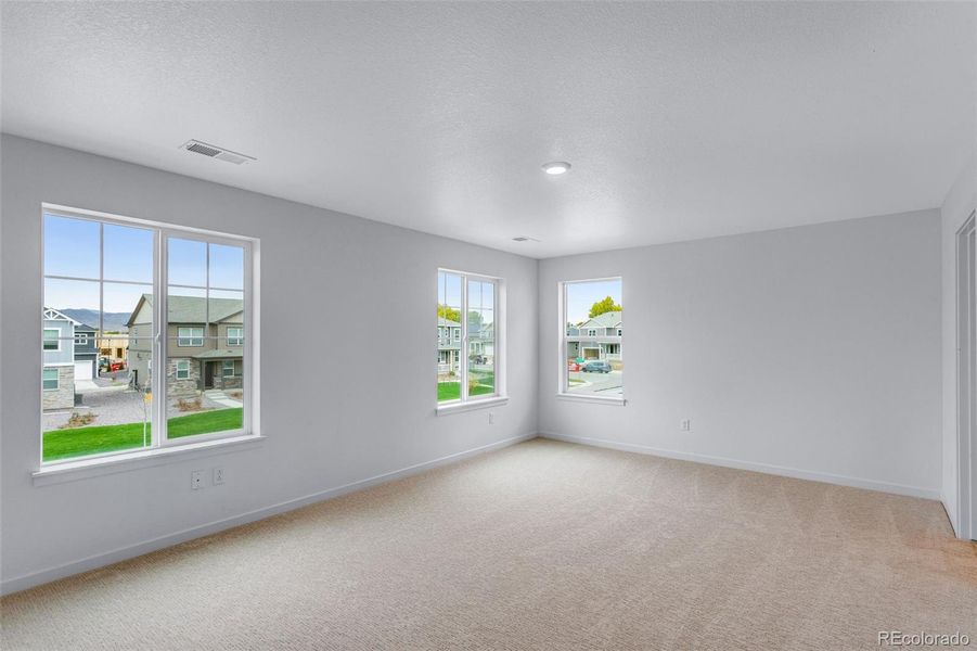 Spacious, unfurnished interior of a new home in Hansen Farm, Fort Collins (Image 23).