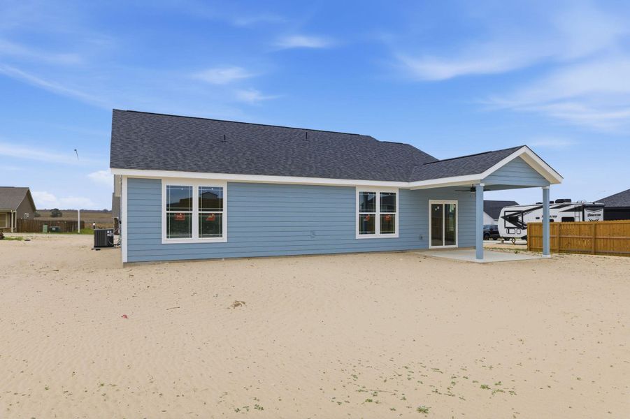 Exterior details and patio area of a home in Las Palomas Country Club Estates, La Vernia (Image 21).