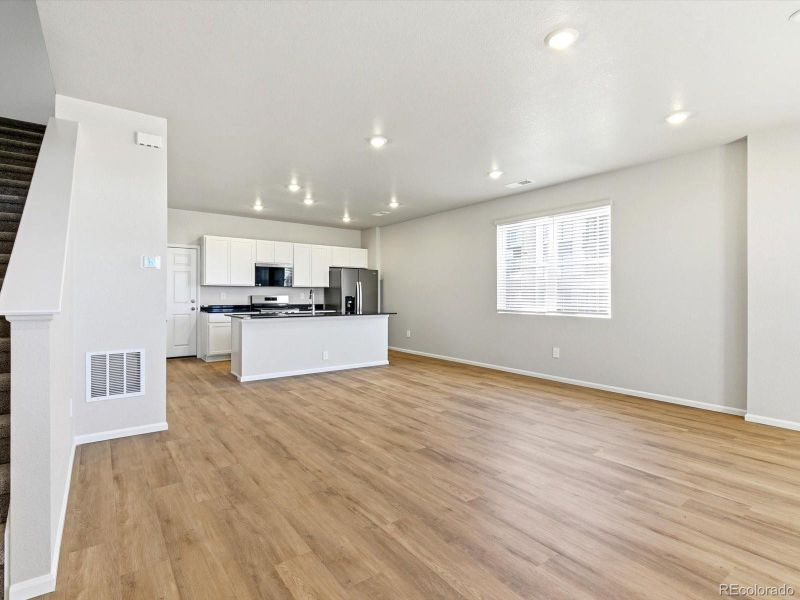Spacious, unfurnished interior of a new home in , Aurora (Image 21).