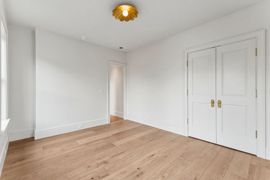 Spacious, unfurnished interior of a new home in , Charleston (Image 34).