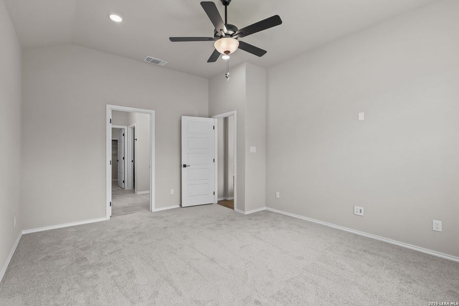 Spacious, unfurnished interior of a new home in Royal Crest, San Antonio (Image 26).