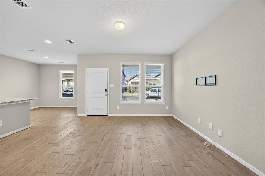Spacious, unfurnished interior of a new home in , Haltom City (Image 14). Spacious, unfurnished interior of a new home in , Haltom City (Image 14).