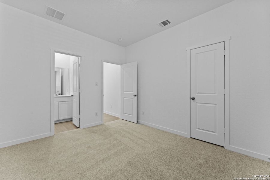 Spacious, unfurnished interior of a new home in , New Braunfels (Image 20).