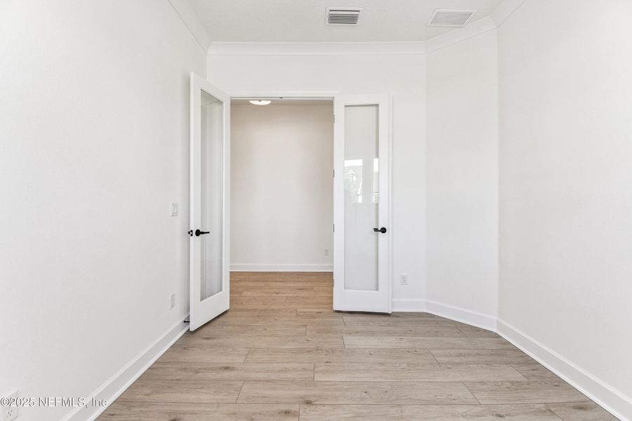 Spacious, unfurnished interior of a new home in Seven Pines 50' Front Entry, Jacksonville (Image 24).