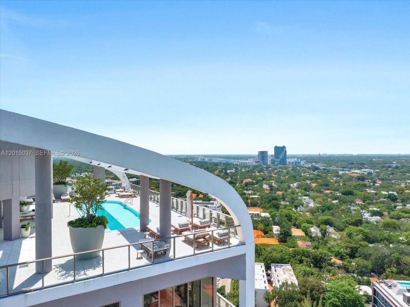 Condo located in Miami, FL showcasing its design and architecture (Image 25).