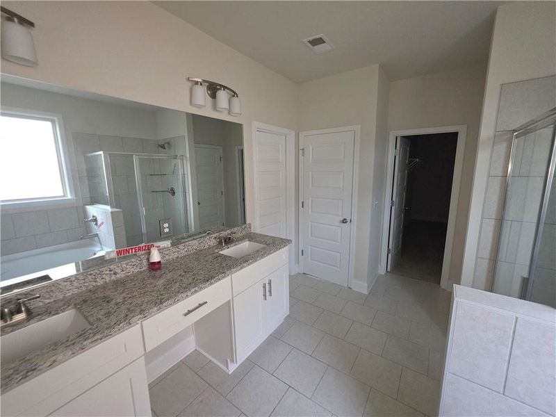 Furnished interior view inside a new home in Hellen Valley, Braselton (Image 6).