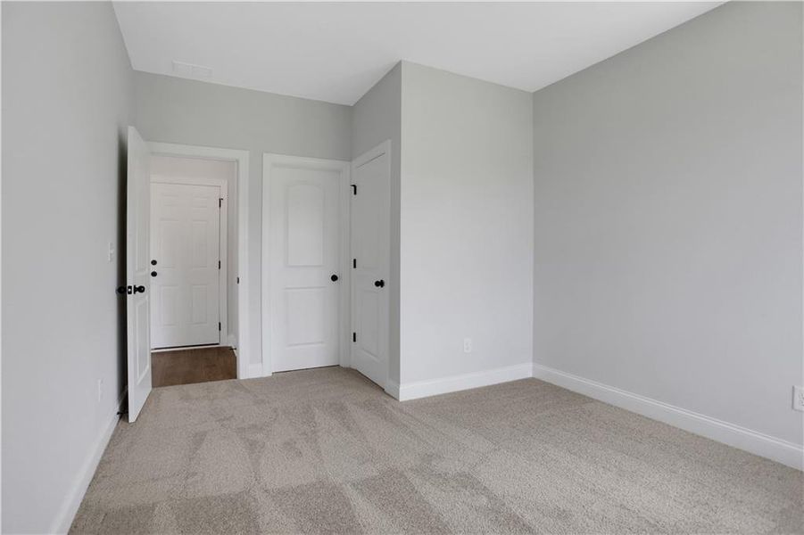 Spacious, unfurnished interior of a new home in Twin Lakes, Hoschton (Image 32).