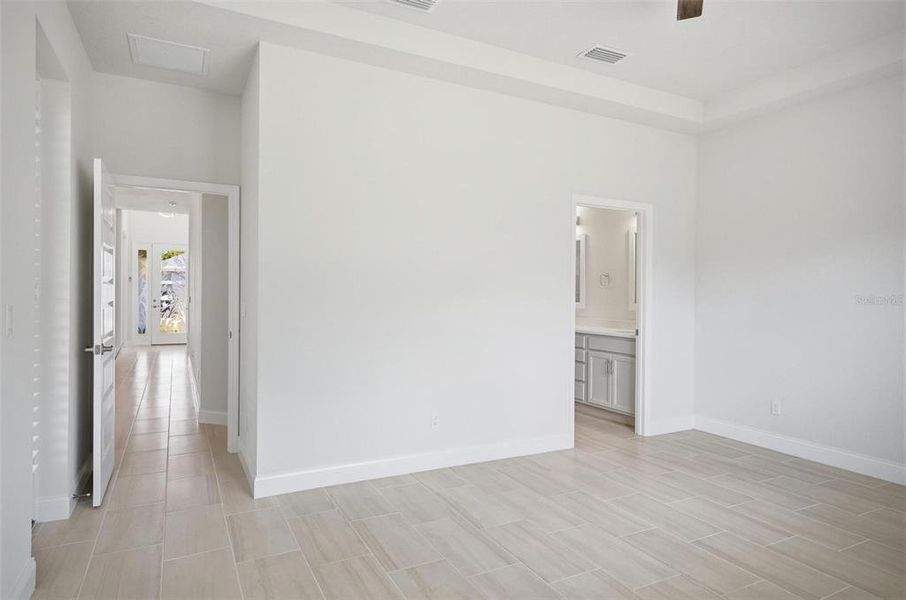 Spacious, unfurnished interior of a new home in , Palm Coast (Image 27).