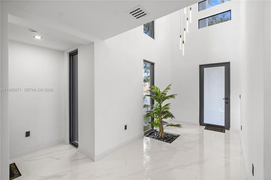 Spacious, unfurnished interior of a new home in , Miami (Image 24).