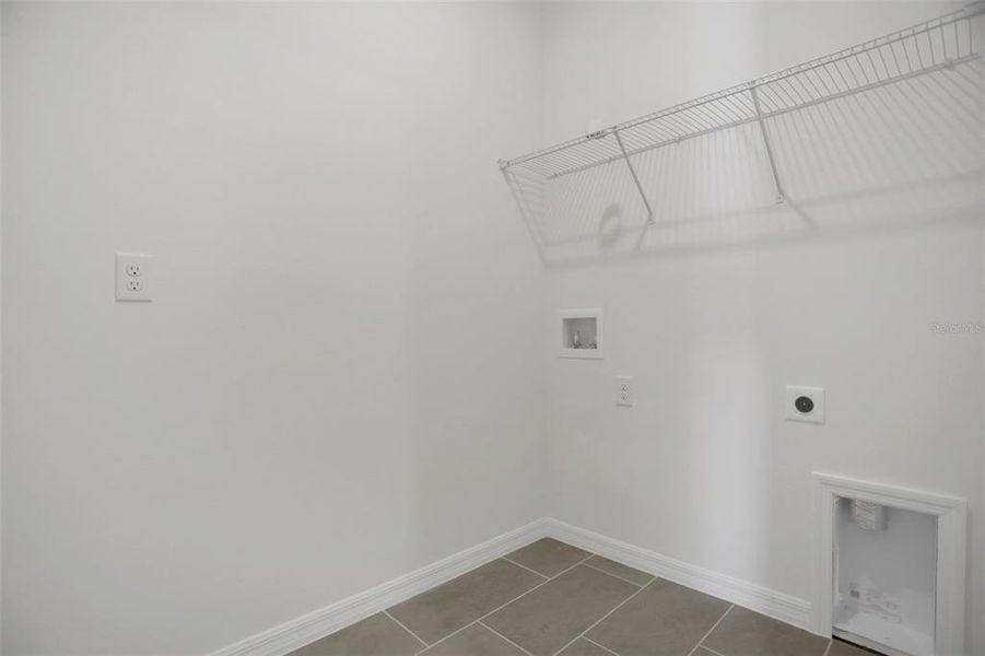 Spacious, unfurnished interior of a new home in Angeline, Land O' Lakes (Image 37).