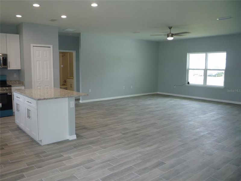 Spacious, unfurnished interior of a new home in , Ocala (Image 33).