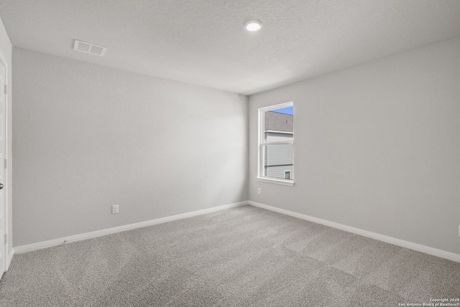 Spacious, unfurnished interior of a new home in Applewhite Meadows, San Antonio (Image 15).