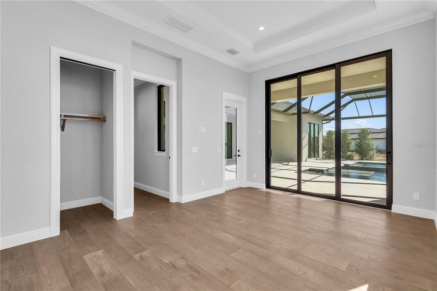Spacious, unfurnished interior of a new home in , Sarasota (Image 40).
