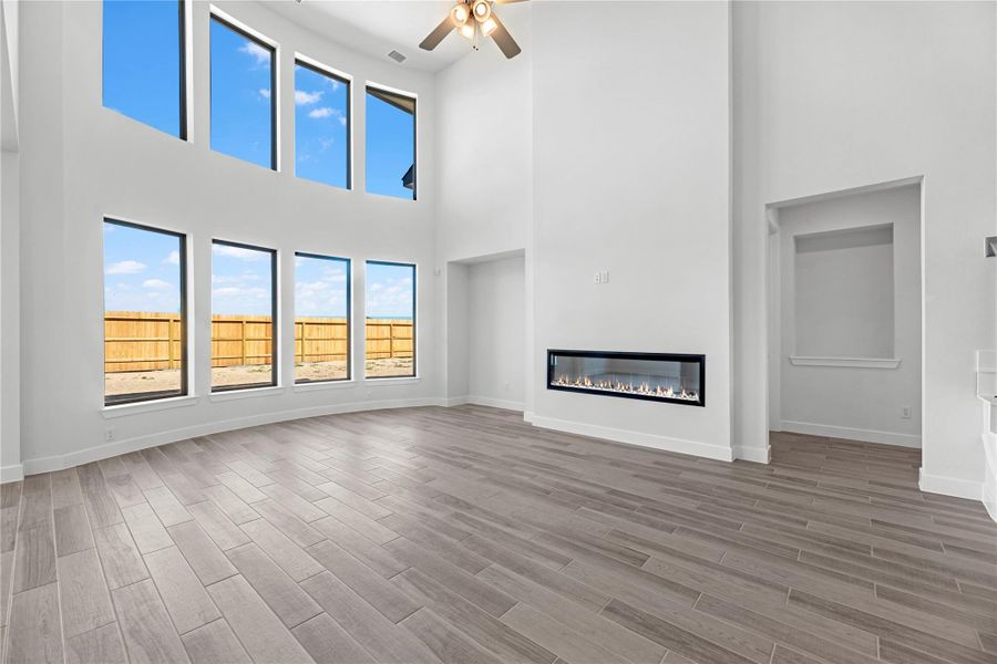 Spacious, unfurnished interior of a new home in Lago Mar, Texas City (Image 14).