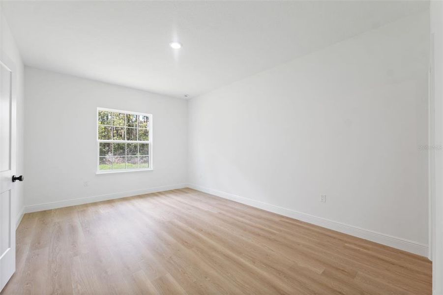 Spacious, unfurnished interior of a new home in , Ocala (Image 25).