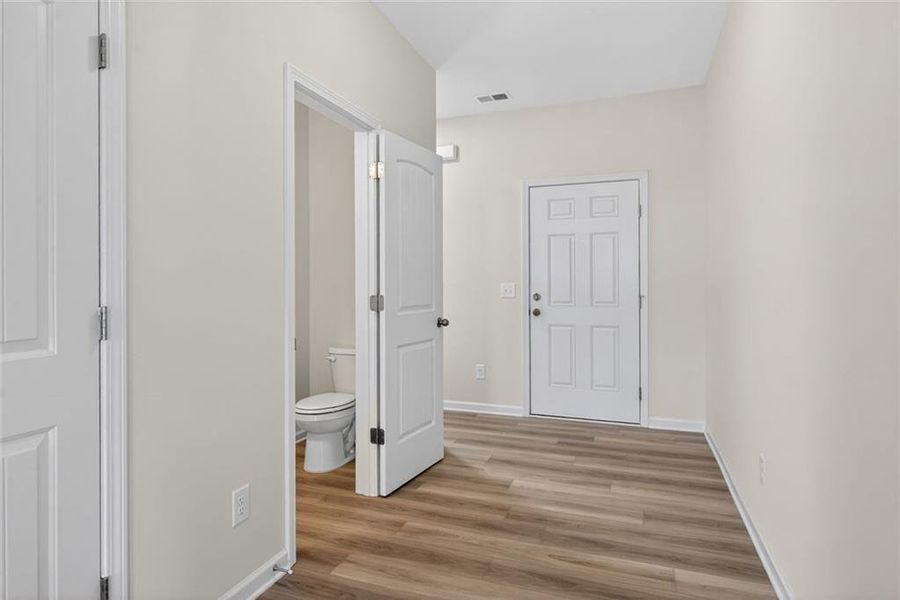 Spacious, unfurnished interior of a new home in Southbend, Rome (Image 20). Spacious, unfurnished interior of a new home in Southbend, Rome (Image 20).