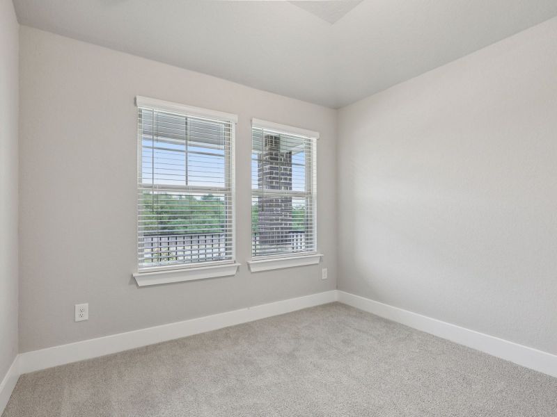 Spacious, unfurnished interior of a new home in Remington Ranch, San Antonio (Image 28).