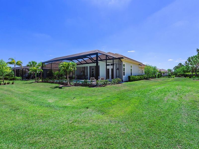 Exterior details and patio area of a home in , Lakewood Ranch (Image 33).