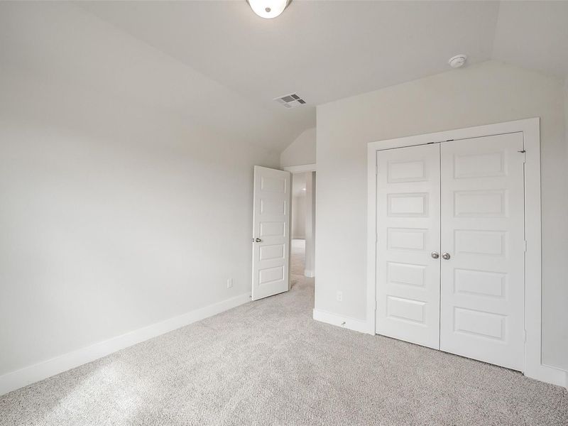 Spacious, unfurnished interior of a new home in Sierra Vista, Rosharon (Image 40).