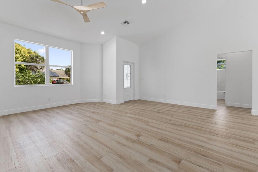 Spacious, unfurnished interior of a new home in , Port St. Lucie (Image 17).