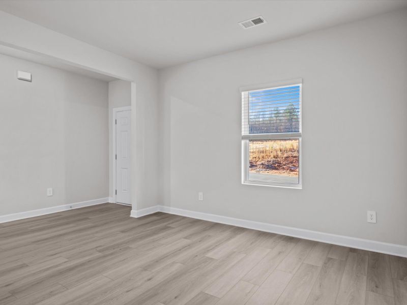 Spacious, unfurnished interior of a new home in Wexford Park, Fountain Inn (Image 11).