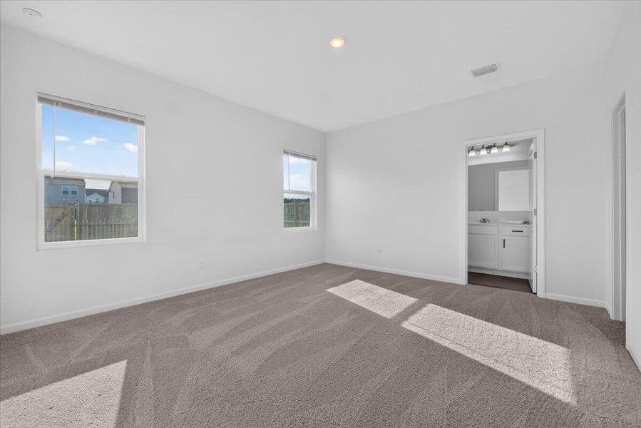 Spacious, unfurnished interior of a new home in Pender Woods at Cane Bay, Summerville (Image 30).