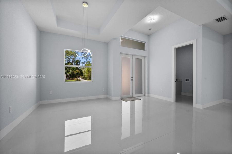 Spacious, unfurnished interior of a new home in , Naples (Image 25).