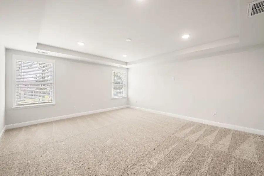 Spacious, unfurnished interior of a new home in Waterways, Richmond Hill (Image 46).