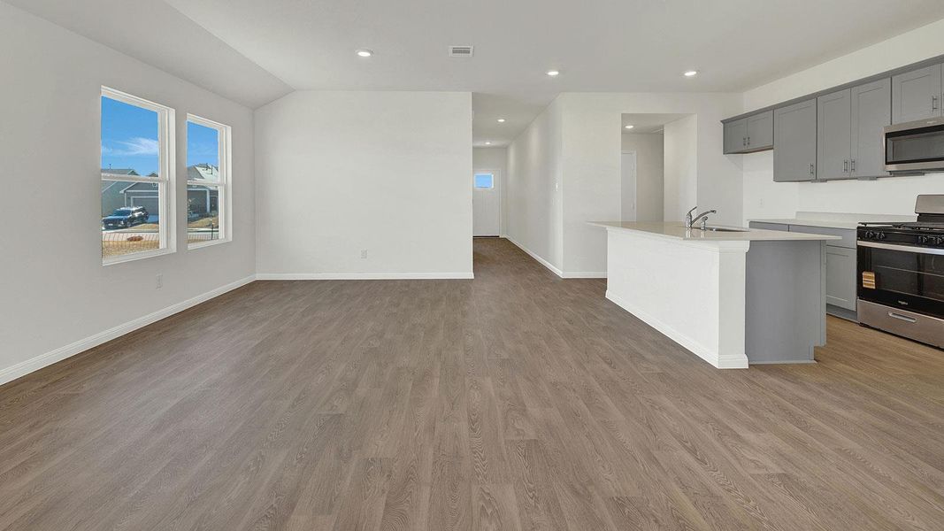 Spacious, unfurnished interior of a new home in Paramount, Kyle (Image 9).