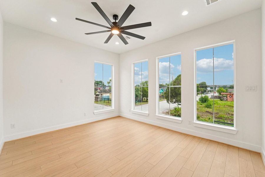 Spacious, unfurnished interior of a new home in , Houston (Image 27).