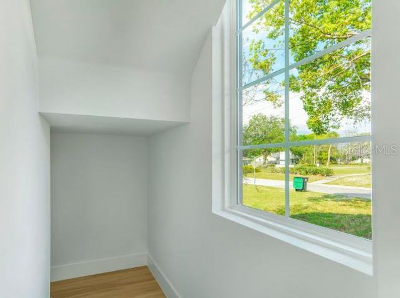 Spacious, unfurnished interior of a new home in , Oakland (Image 22).