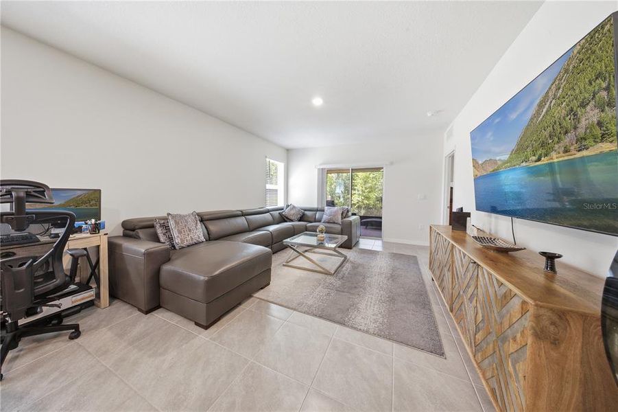 Furnished interior view inside a new home in Pelham Park, Deland (Image 27).