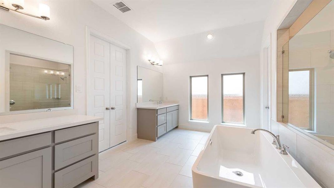 Furnished interior view inside a new home in Reunion 60'/70', Rhome (Image 14). Furnished interior view inside a new home in Reunion 60'/70', Rhome (Image 14).