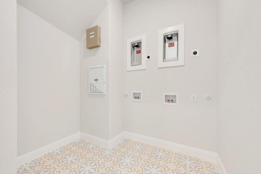 Spacious, unfurnished interior of a new home in South Pointe, Mansfield (Image 32).