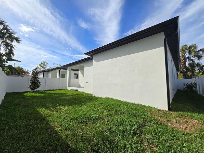 Exterior details and patio area of a home in , Tampa (Image 4).