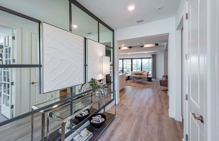 Open foyer with large walk way