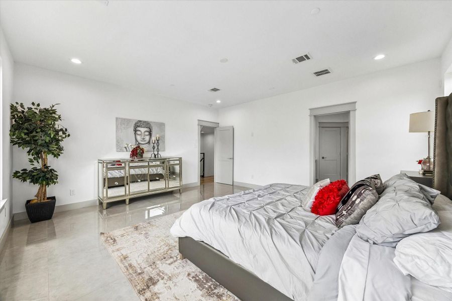 Furnished interior view inside a new home in , Houston (Image 17).