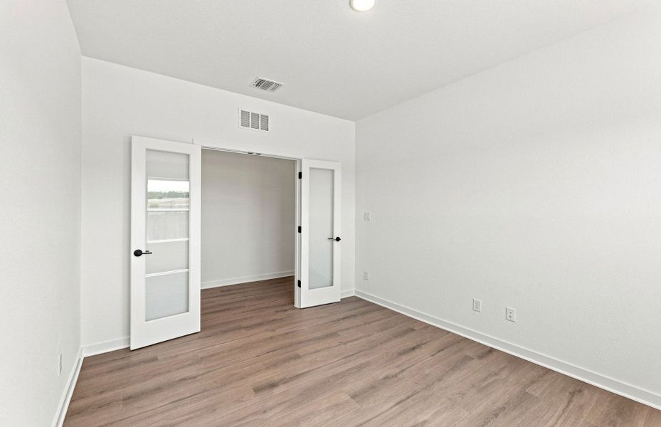 Representative unfurnished interior of a home built from the Elliott by Pulte Homes in West Cypress Hills, Spicewood (Image 32).