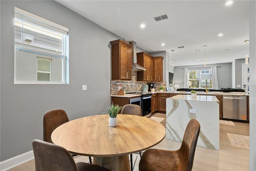 Furnished interior view inside a new home in , Orlando (Image 36).